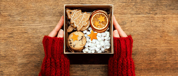 Create something special for the holidays: How to make unique Christmas gift hampers for friends and family!