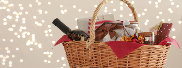 Customise your holiday gifts with gift hampers!